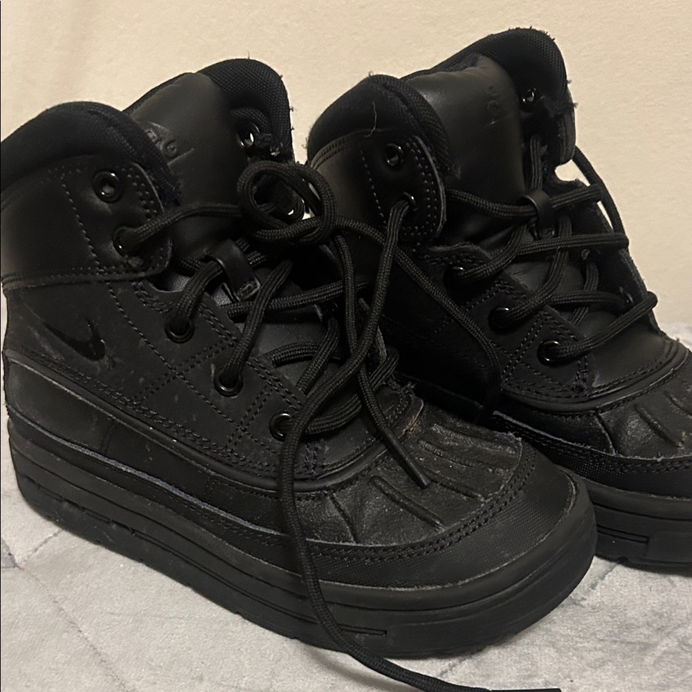 Nike ACG Kids Black High-Top Boots